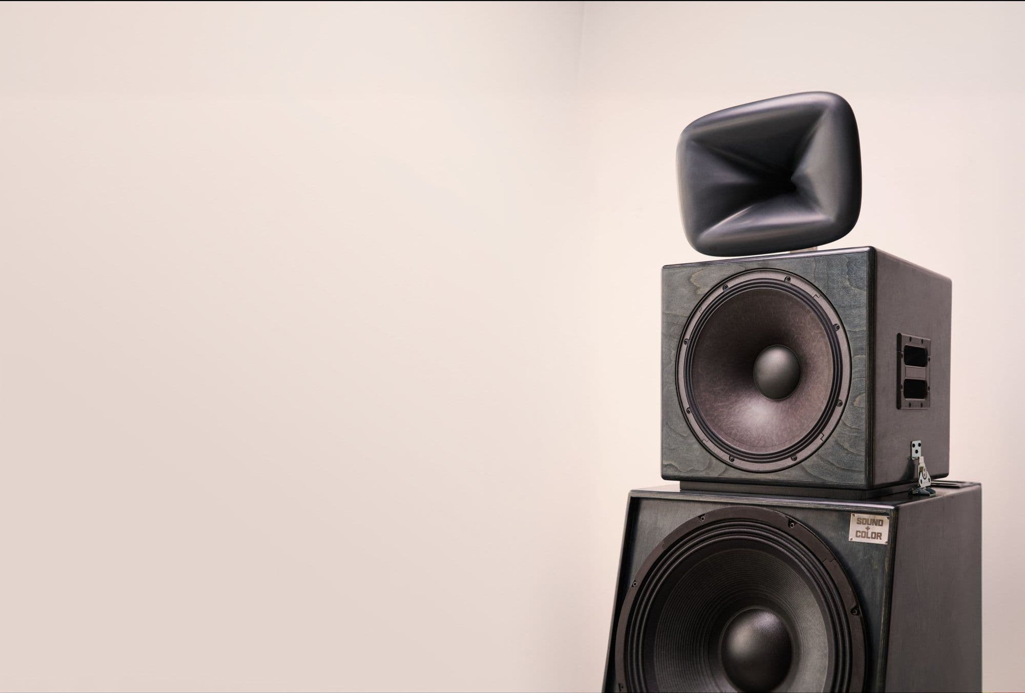 Sound + Color Berlin system — Rx-Shape horn, midbass and subwoofer